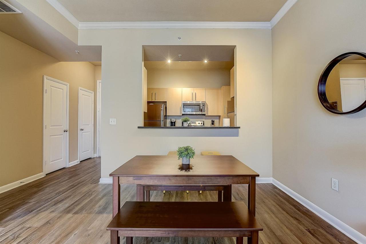 Frontdesk Oakwood Residence Apts Uptown دالاس المظهر الخارجي الصورة