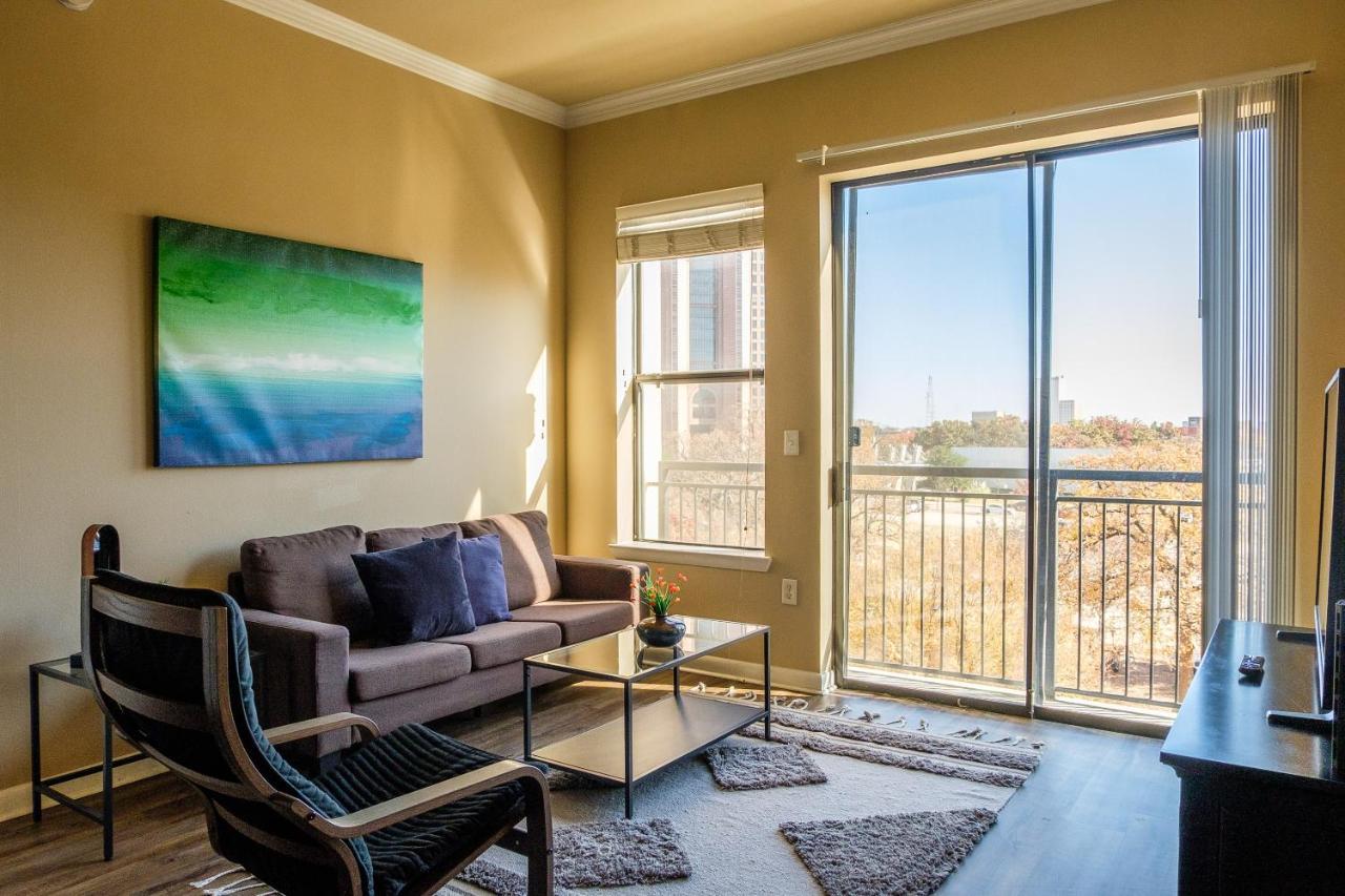 Frontdesk Oakwood Residence Apts Uptown دالاس المظهر الخارجي الصورة