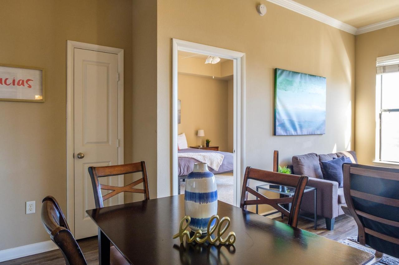 Frontdesk Oakwood Residence Apts Uptown دالاس المظهر الخارجي الصورة